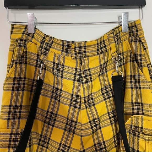 [Hot Topic] Yellow & Plaid Print Edgy Academia Punk Rock Cargo Suspender Shorts - Picture 2 of 7